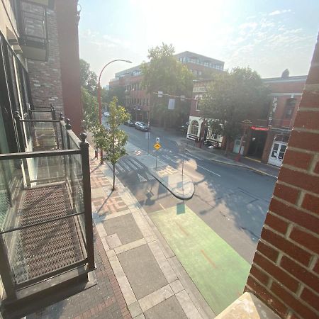 ויקטוריה Downtown Heritage Condo With Parking מראה חיצוני תמונה