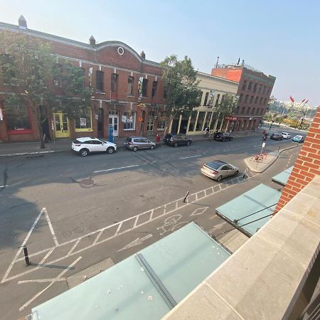 ויקטוריה Downtown Heritage Condo With Parking מראה חיצוני תמונה