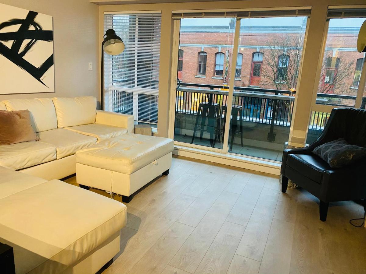 ויקטוריה Downtown Heritage Condo With Parking מראה חיצוני תמונה