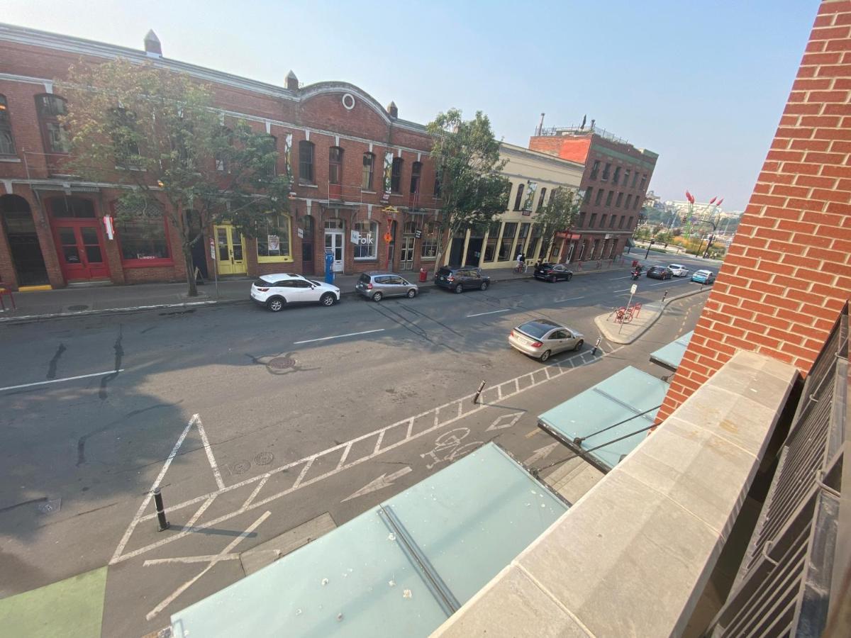 ויקטוריה Downtown Heritage Condo With Parking מראה חיצוני תמונה