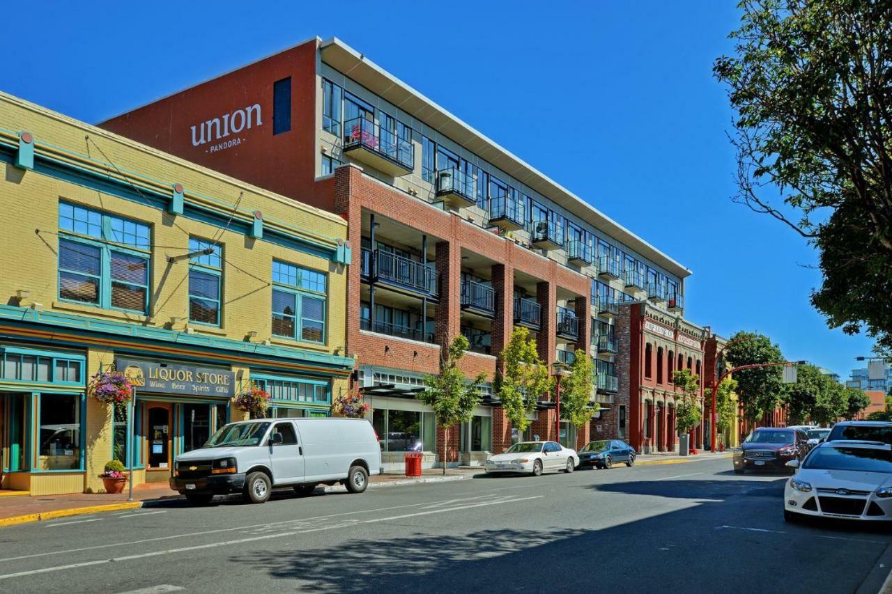 ויקטוריה Downtown Heritage Condo With Parking מראה חיצוני תמונה