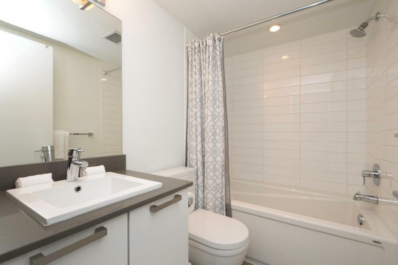 ויקטוריה Downtown Heritage Condo With Parking מראה חיצוני תמונה
