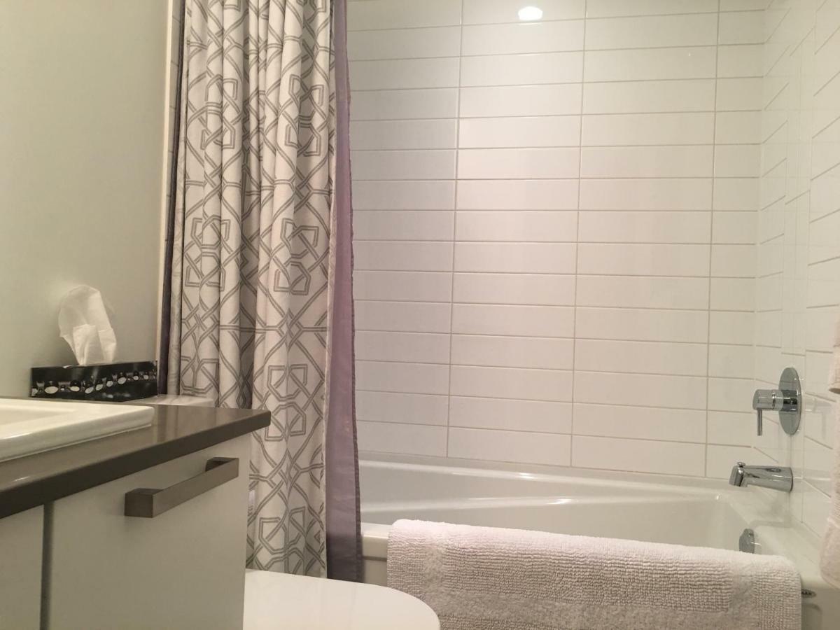 ויקטוריה Downtown Heritage Condo With Parking מראה חיצוני תמונה